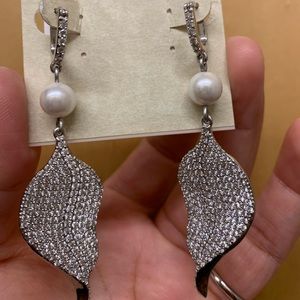 Vince Camuto Leaf🍃& Imitation Pearl Drop Earrings
